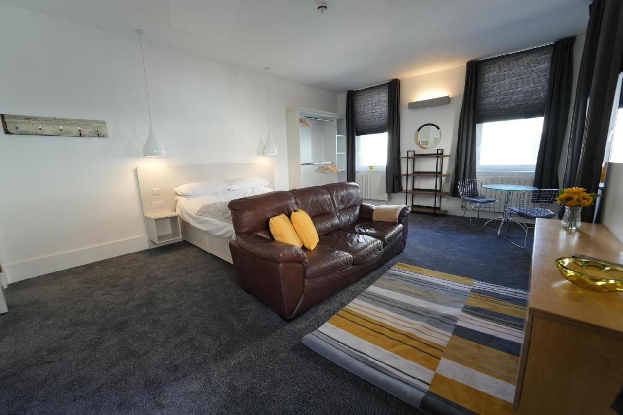 Gorgeous Comfortable Apartment On The High Street Merthyr Tydfil Exterior photo