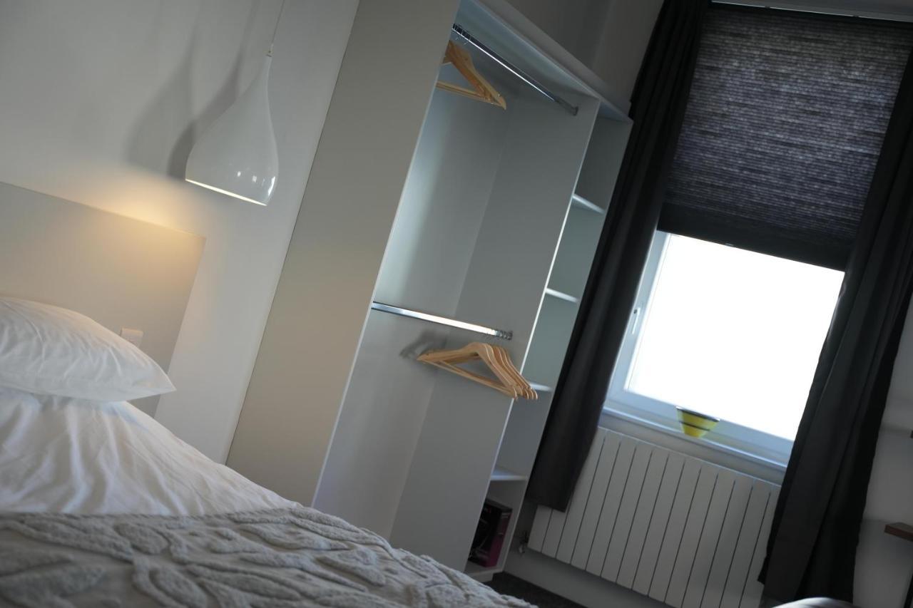 Gorgeous Comfortable Apartment On The High Street Merthyr Tydfil Exterior photo